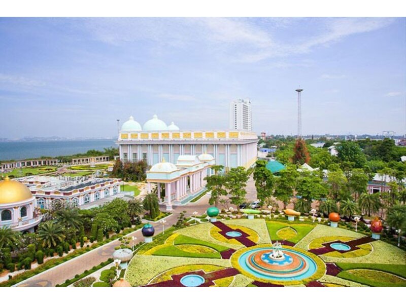 VI VU XỨ CHÙA VÀNG