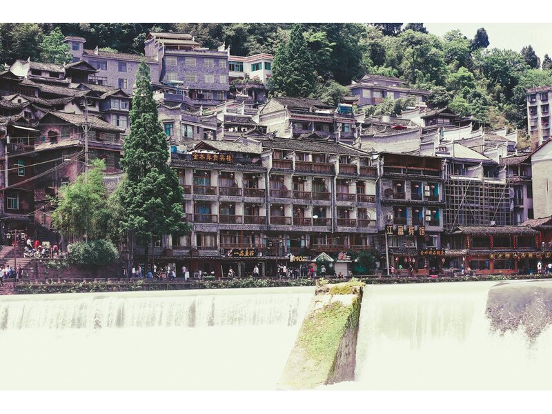 KHÁM PHÁ CỔ TRẤN PHƯỢNG HOÀNG