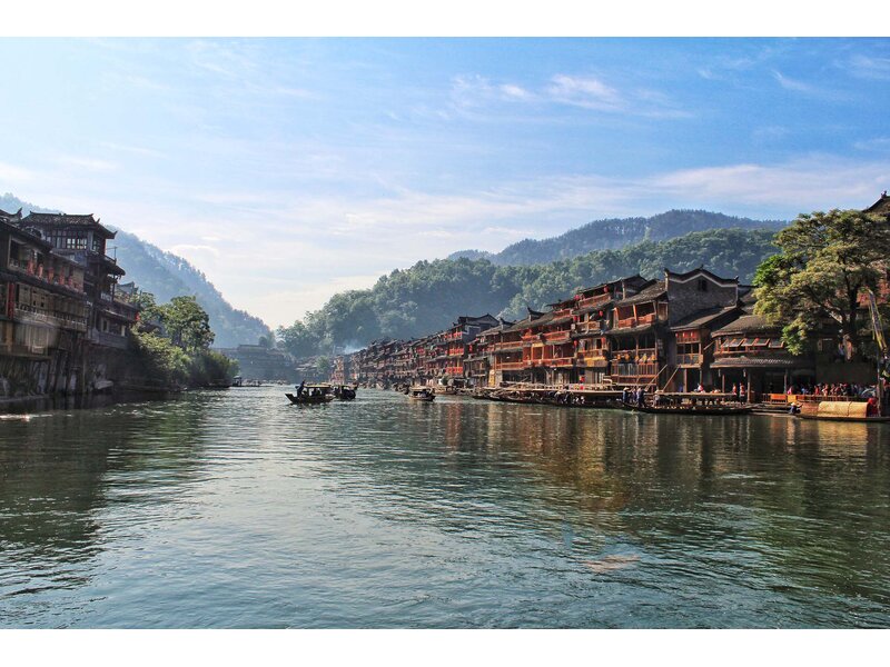 KHÁM PHÁ CỔ TRẤN PHƯỢNG HOÀNG