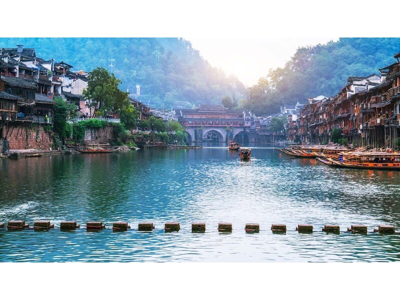 KHÁM PHÁ CỔ TRẤN PHƯỢNG HOÀNG