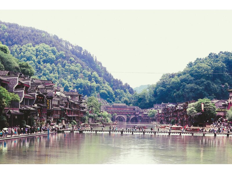 KHÁM PHÁ CỔ TRẤN PHƯỢNG HOÀNG