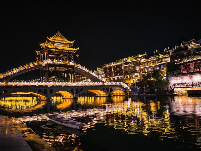 KHÁM PHÁ CỔ TRẤN PHƯỢNG HOÀNG