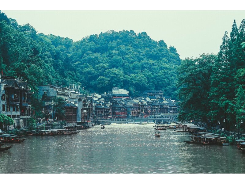 KHÁM PHÁ CỔ TRẤN PHƯỢNG HOÀNG