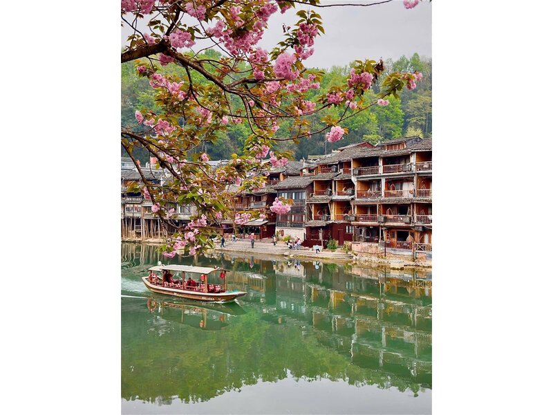 KHÁM PHÁ CỔ TRẤN PHƯỢNG HOÀNG