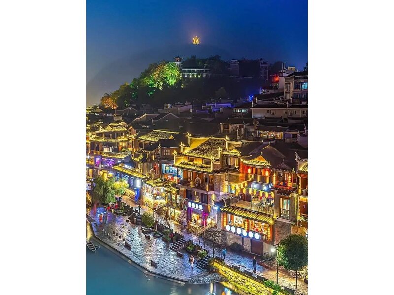 KHÁM PHÁ CỔ TRẤN PHƯỢNG HOÀNG